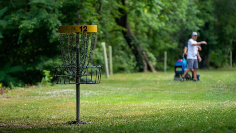 disc golf, frisbee golf, frisbee, frolf, disc, golf, sport, leisure, play, nature, summer, recreation, game, park, outdoor, basket, target
