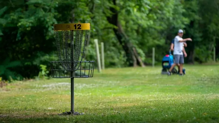 disc golf, frisbee golf, frisbee, frolf, disc, golf, sport, leisure, play, nature, summer, recreation, game, park, outdoor, basket, target
